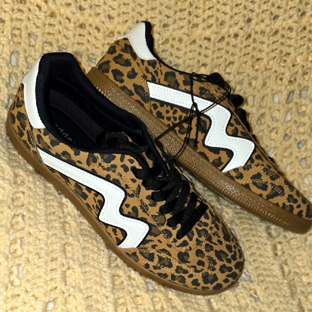 Madden Girl Womens Low Top Leopard Print Sneakers with White Accents Size 8